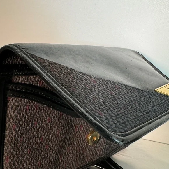 YSL Vintage Crossbody - Picture 7 of 16